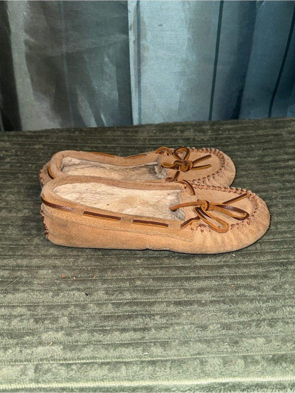 Minnetonka Kids Chestnut Moccasin Slippers with Bow